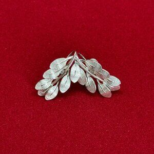 BOND BOYD Sterling Silver Leaves Screw Back Pin Brooch